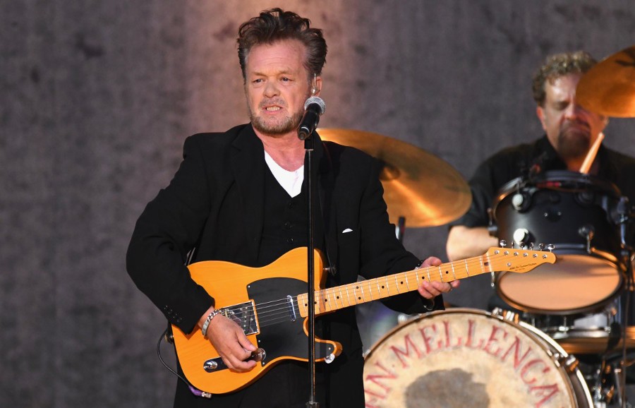 Mellencamp è un cantautore che a differenza di Springsteen non ha proprio voglia di uscire dalla sua “campagna”.