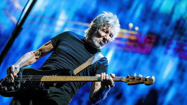 Il bassista inglese Roger Waters