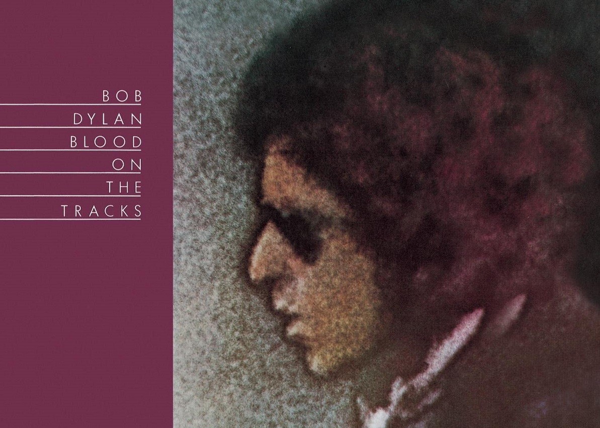 La copertina di Blood on the tracks