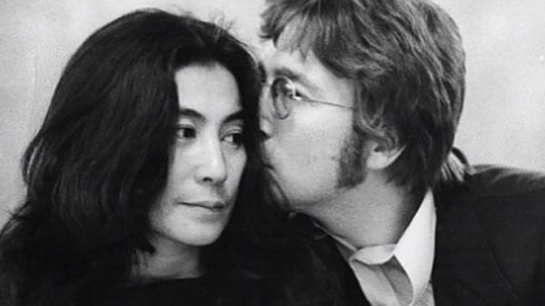 John Lennon e sua moglie Yoko Ono