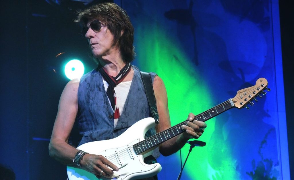 Il chitarrista inglese Jeff Beck