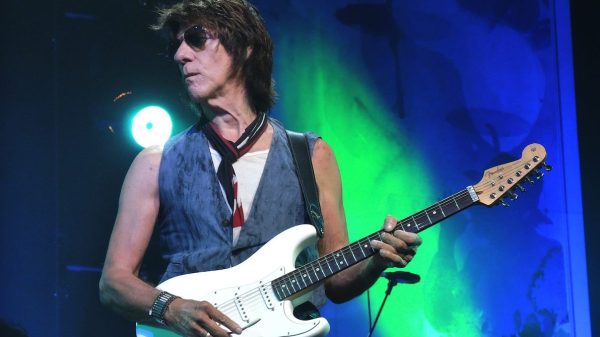 Il chitarrista inglese Jeff Beck