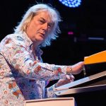 Geoff Downes alle tastiere.