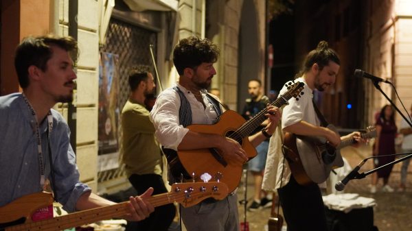 Ferrara Buskers Festival, 5 uomini sulla cassa del morto.