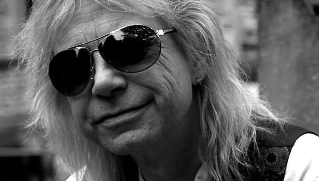 Il cantante britannico Bob Catley