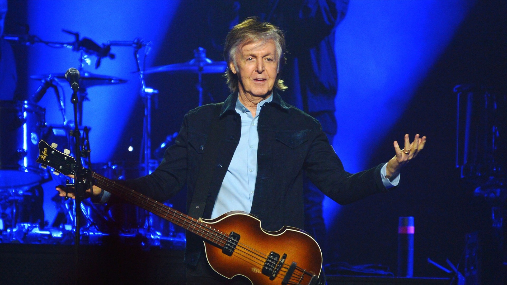 Paul McCartney e il suo basso Hofner.