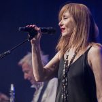 La cantante americana Suzanne Vega sul palco