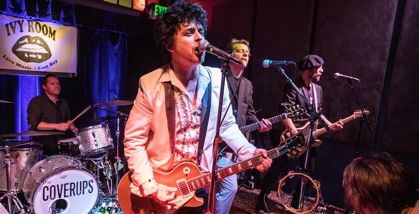 Billie Joe Armstrong sul palco con i The Coverups