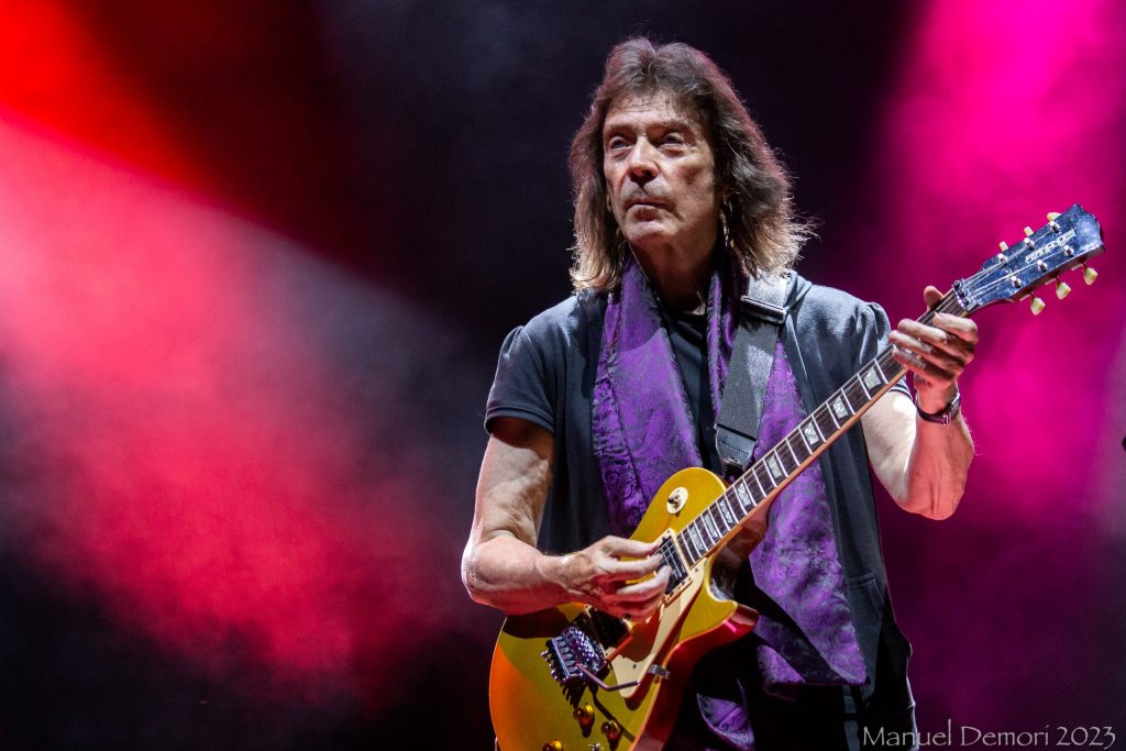 Il chitarrista londinese Steve Hackett