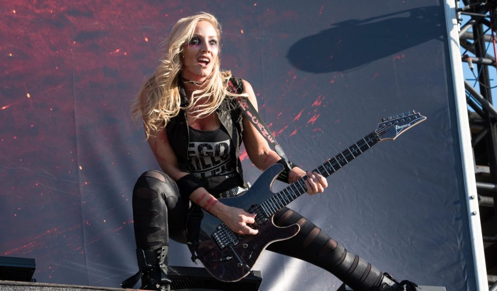 La chitarrista america Nita Strauss