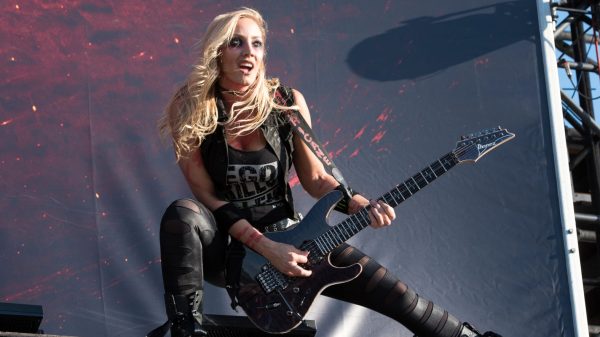 La chitarrista america Nita Strauss