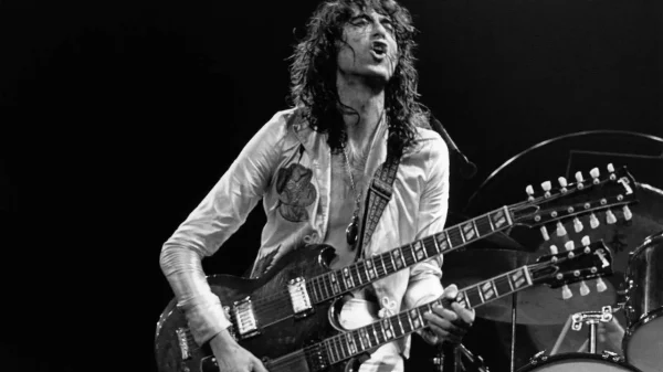 Il chitarrista inglese Jimmy Page