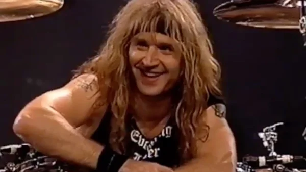 Il batterista Eric Singer